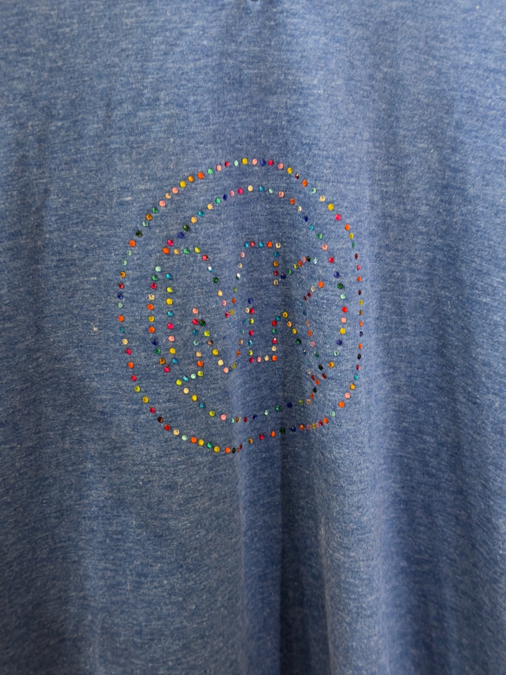 Blue V-Neck Tee with ruffle puff sleeves. Multicolor crystal MK Design - Picture 5 of 7